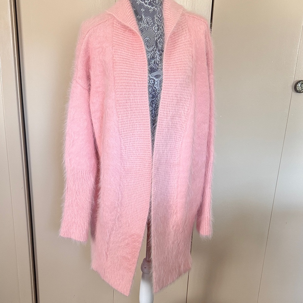 Elegant Women's Soft Pink Cardigan